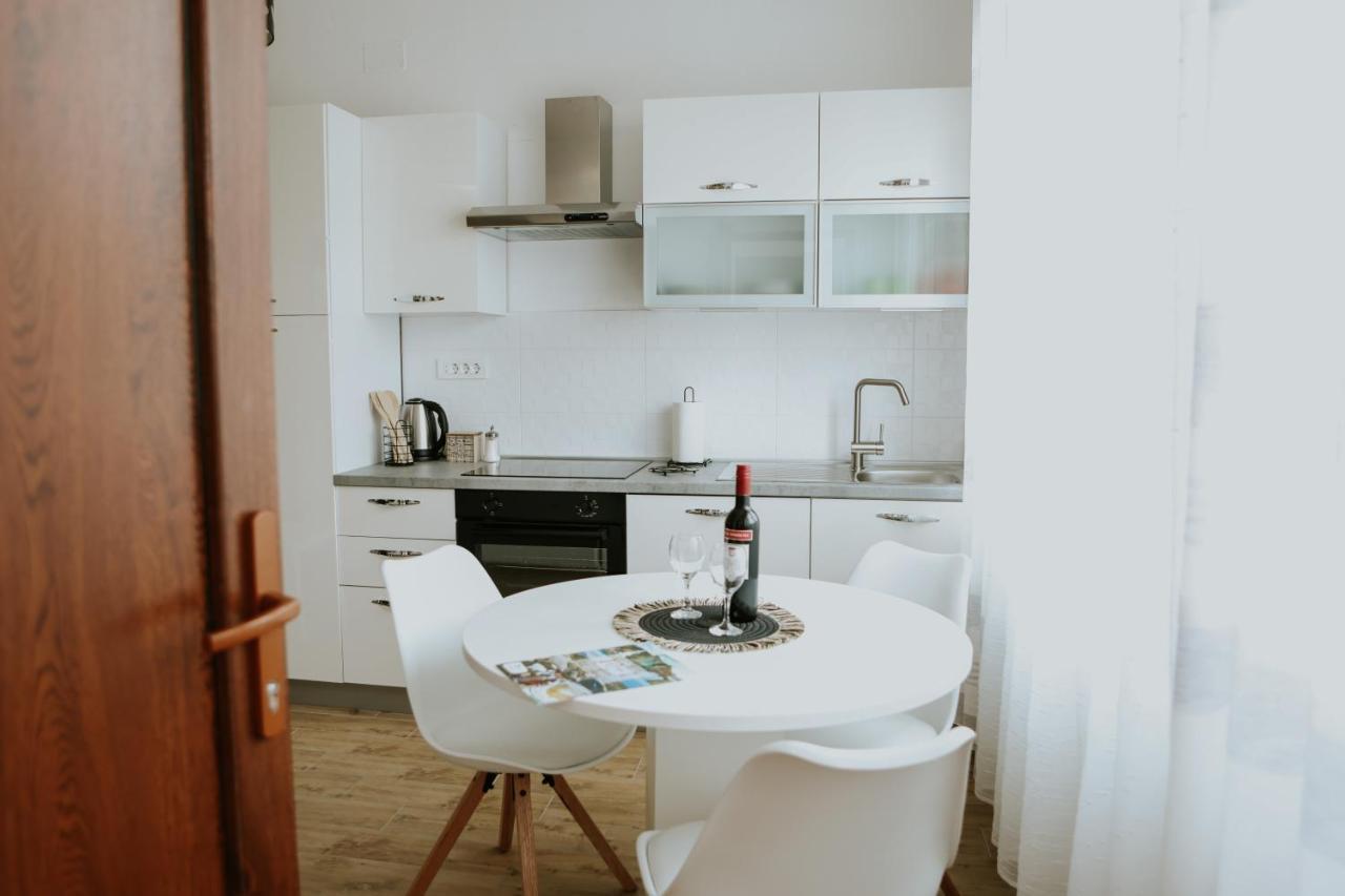Apartman Nikola Gospić Eksteriør billede